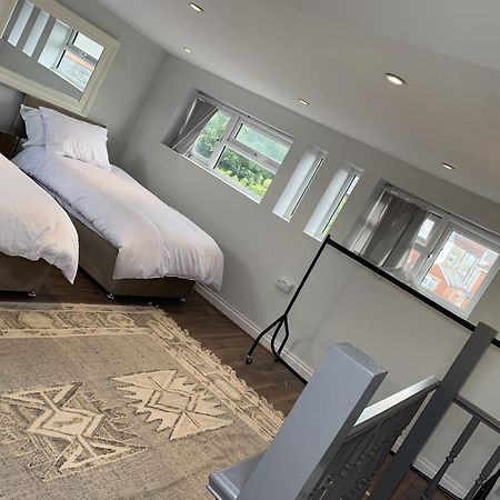 Adanhouse-Stockland Spacious 5 Bedroom House Sleeps 12 Private Garden คาร์ดิฟฟ์ ภายนอก รูปภาพ
