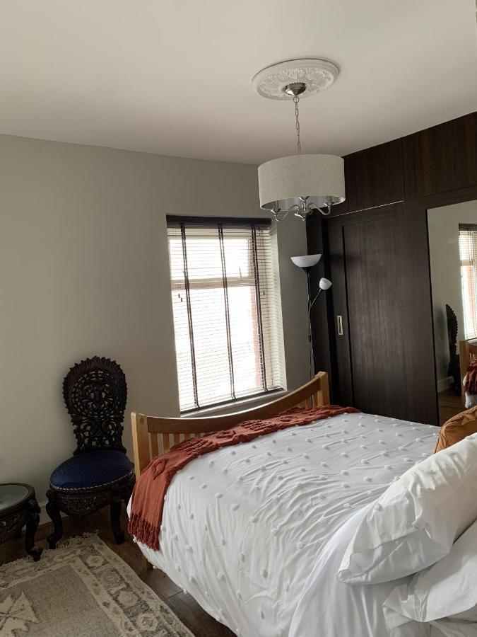 Adanhouse-Stockland Spacious 5 Bedroom House Sleeps 12 Private Garden คาร์ดิฟฟ์ ภายนอก รูปภาพ