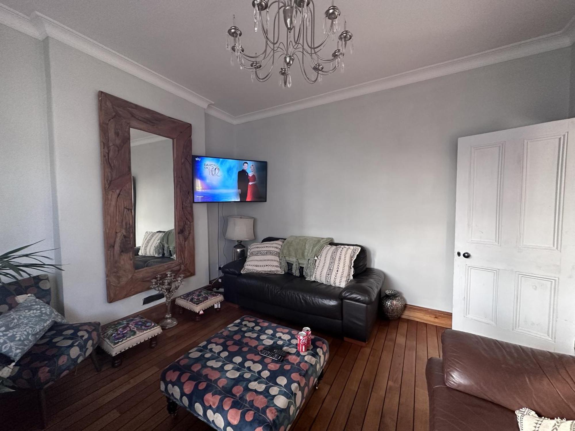 Adanhouse-Stockland Spacious 5 Bedroom House Sleeps 12 Private Garden คาร์ดิฟฟ์ ภายนอก รูปภาพ
