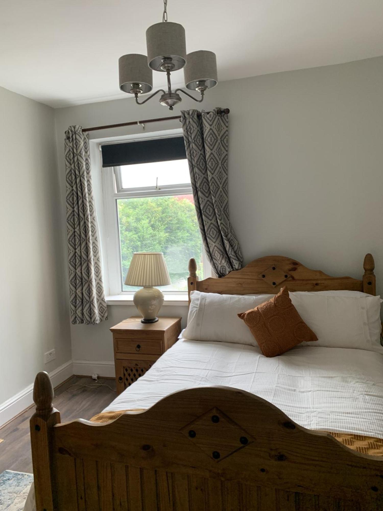 Adanhouse-Stockland Spacious 5 Bedroom House Sleeps 12 Private Garden คาร์ดิฟฟ์ ภายนอก รูปภาพ