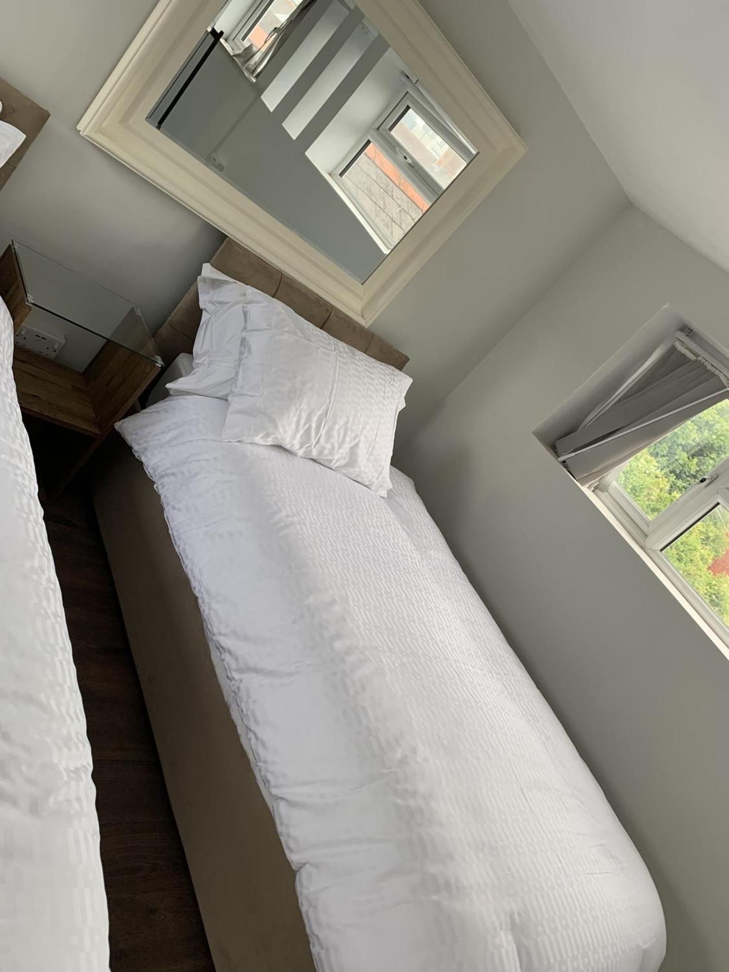 Adanhouse-Stockland Spacious 5 Bedroom House Sleeps 12 Private Garden คาร์ดิฟฟ์ ภายนอก รูปภาพ