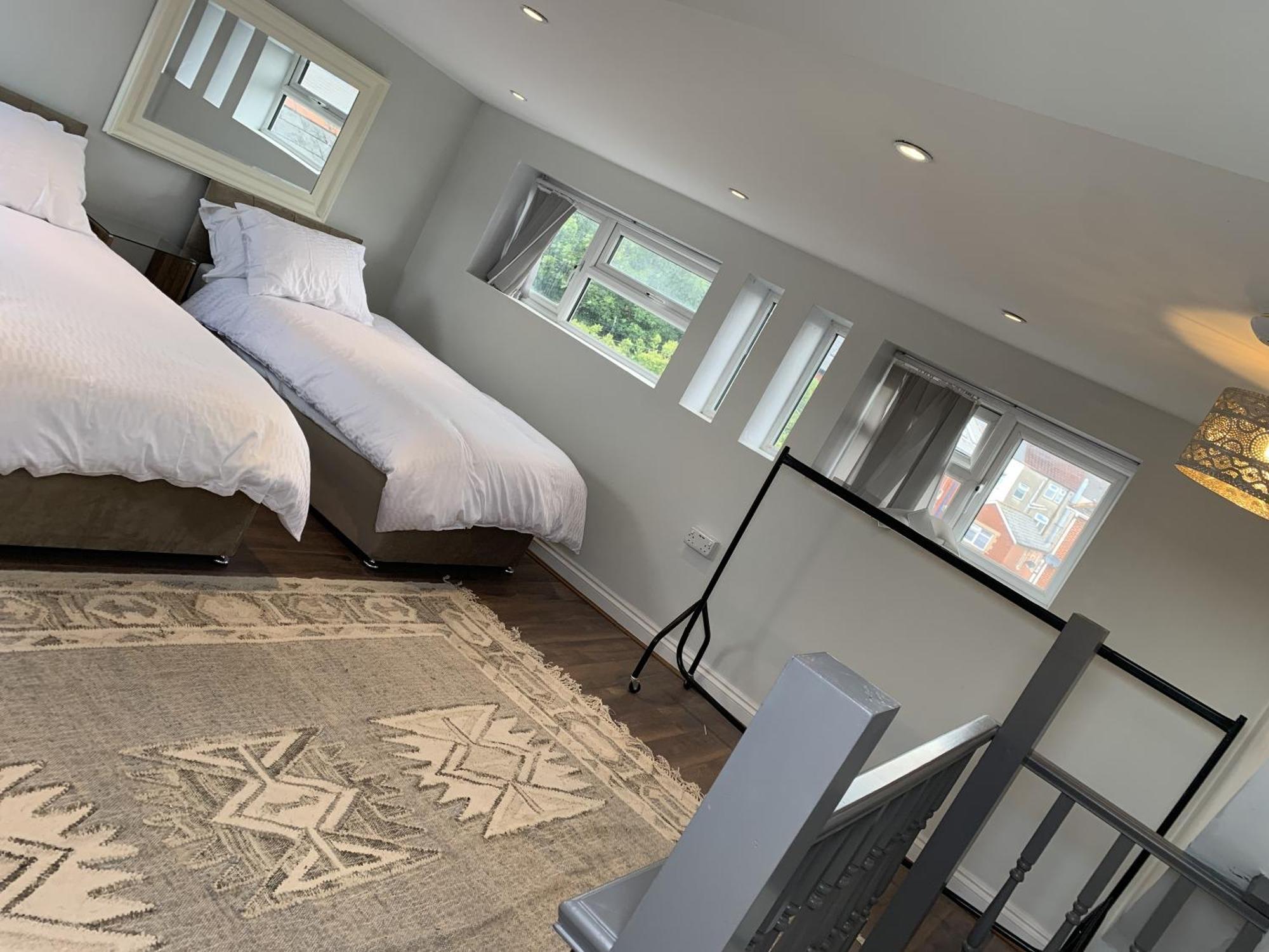 Adanhouse-Stockland Spacious 5 Bedroom House Sleeps 12 Private Garden คาร์ดิฟฟ์ ภายนอก รูปภาพ